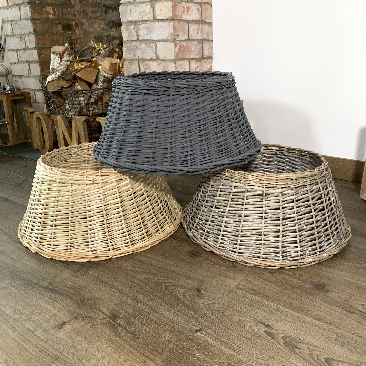 Medium Deluxe Wicker Willow Christmas Tree Skirt - Natural