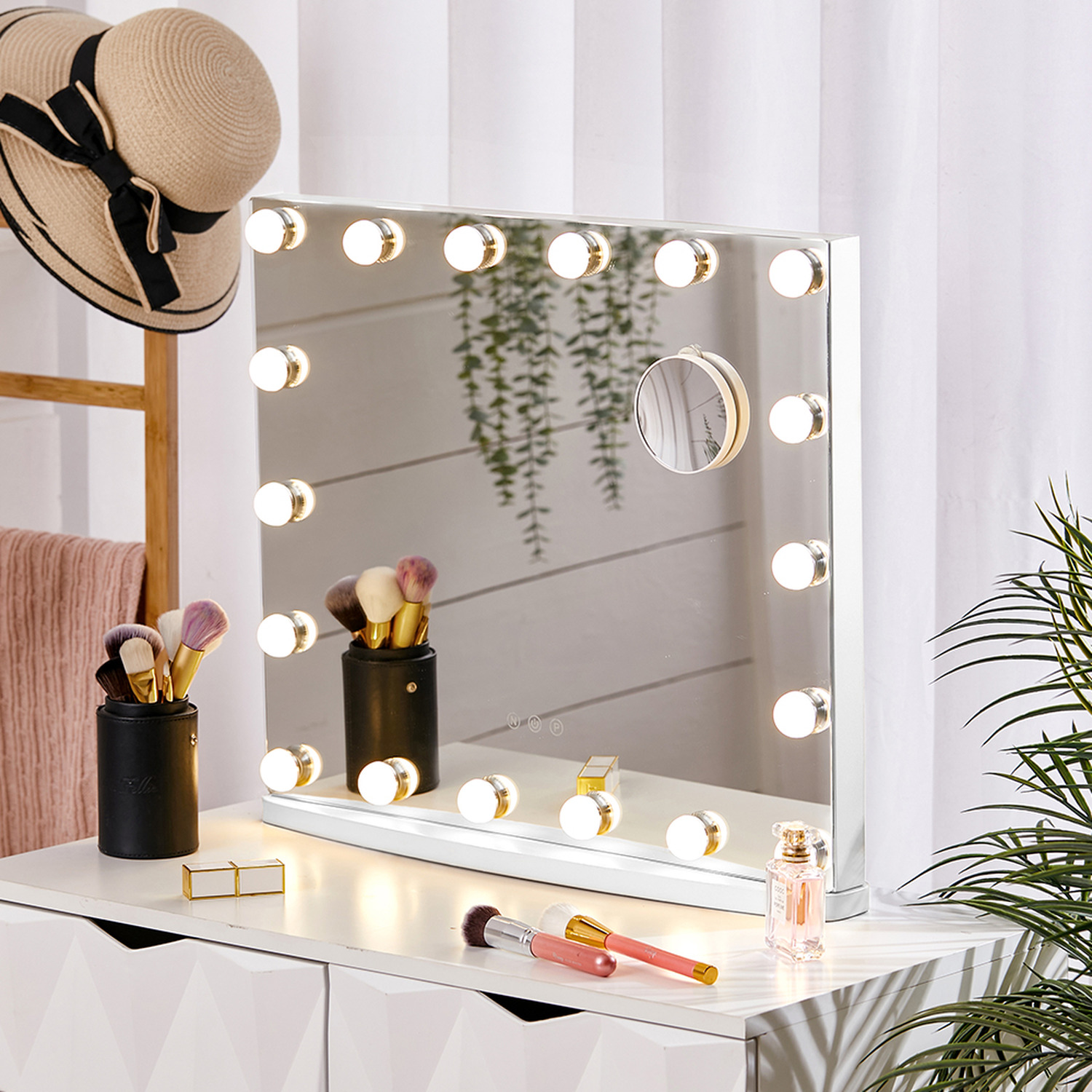 Hollywood Makeup Mirror with 18 Bulbs - White