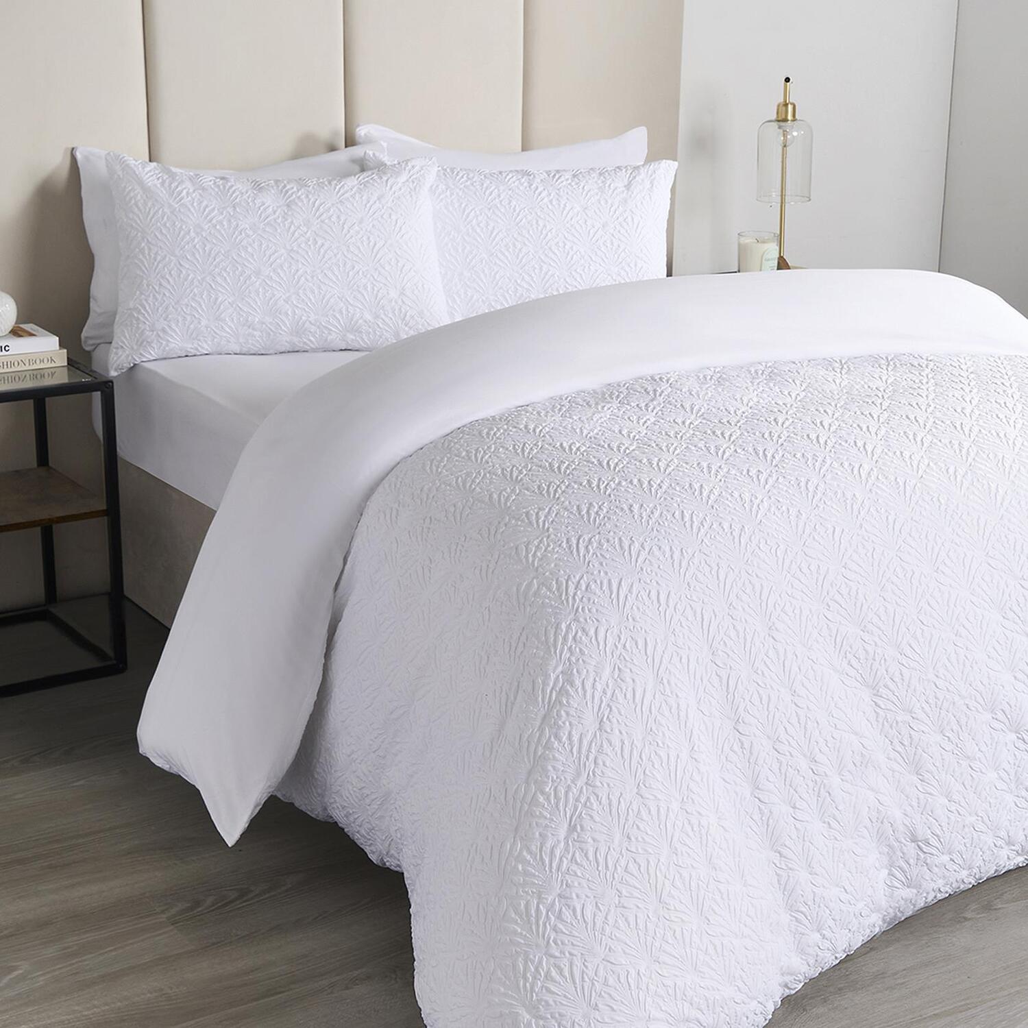 Geometric Embossed Duvet Set - White Single