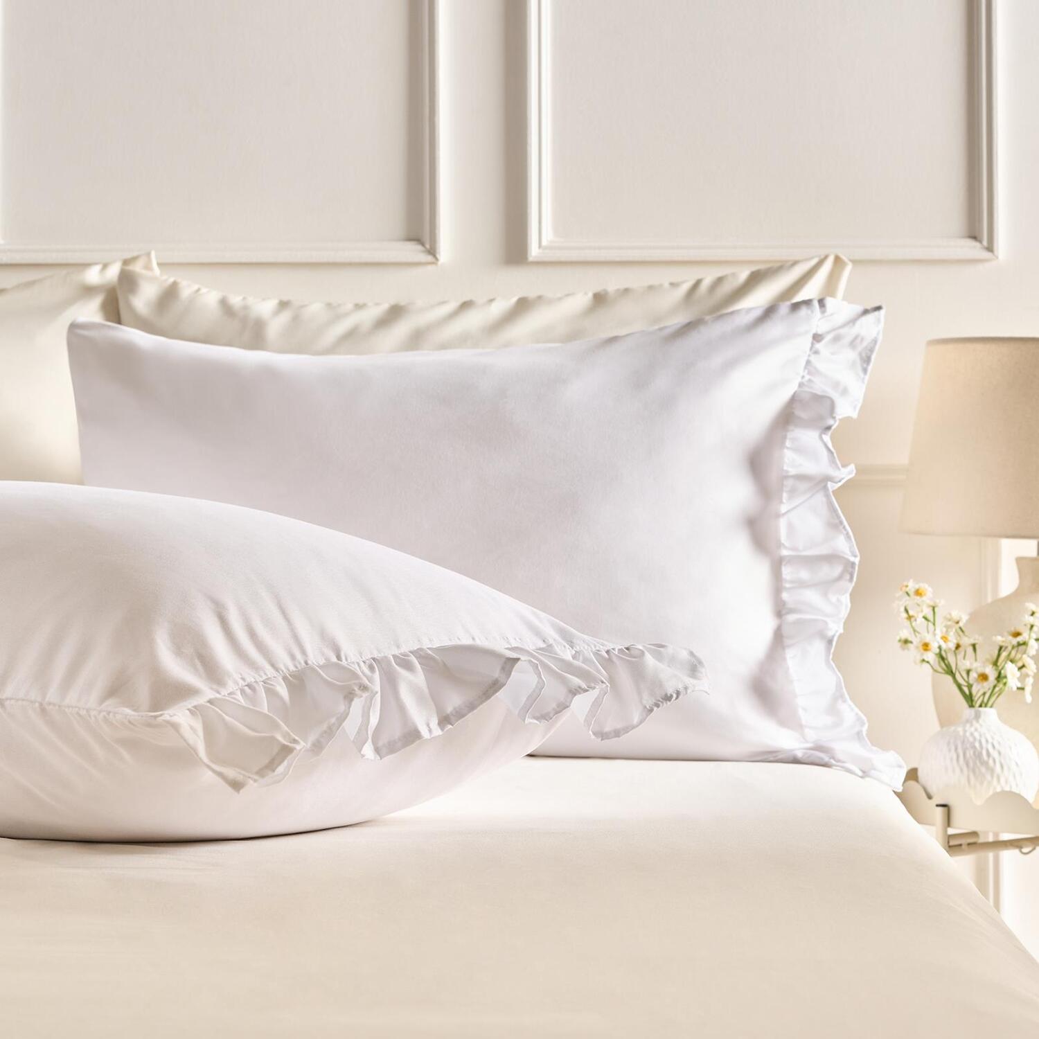 OHS 2 x Frill Edge Decor Pillowcases Microfibre Pillow Covers in White | Size: Standard Pillow Case