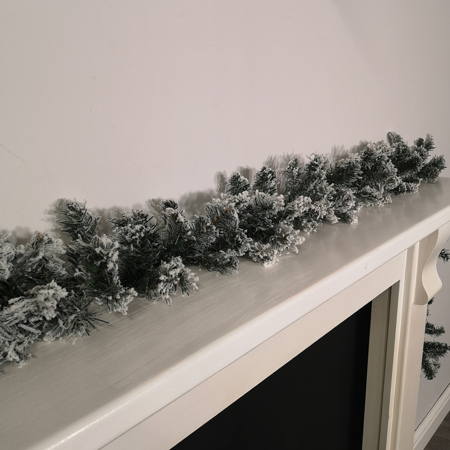 9ft (2.7m) Premier Christmas Snow Flocked Woodcote Fir Garland - Green