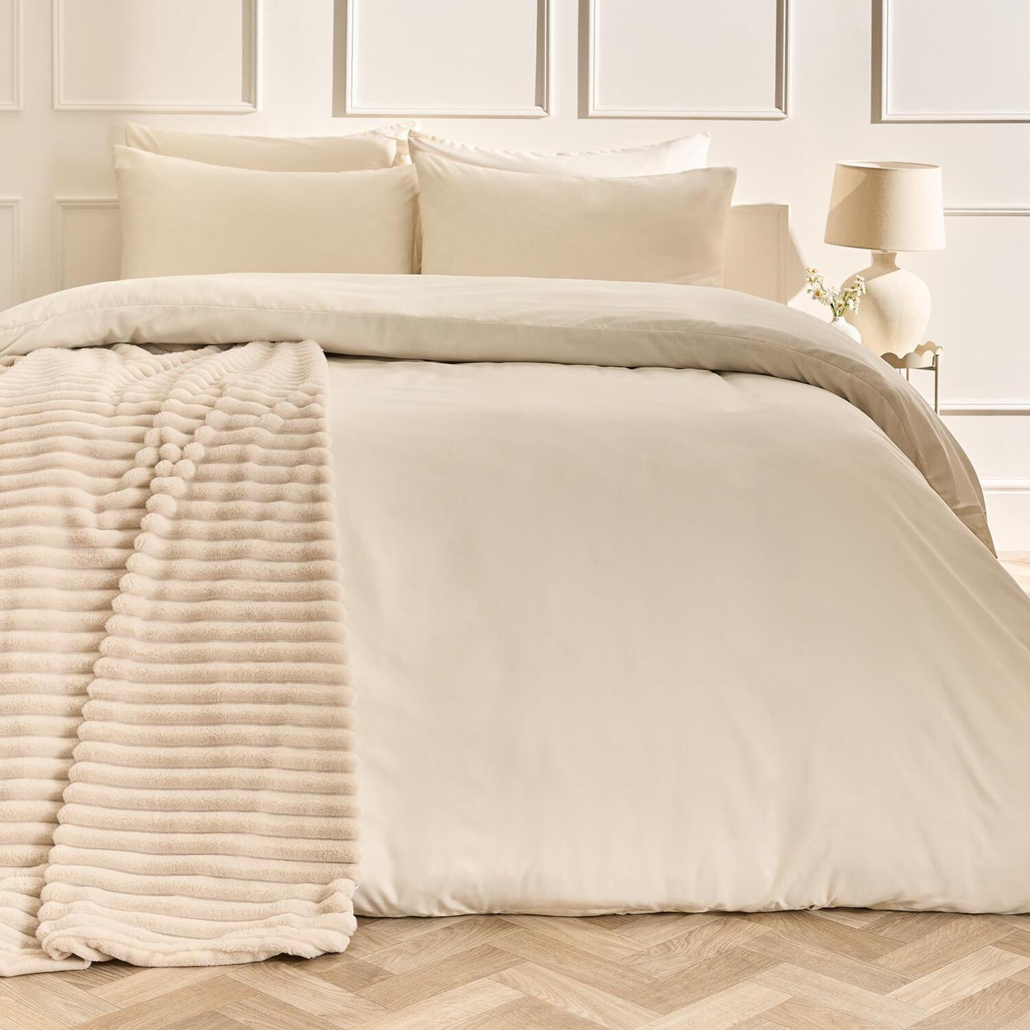 OHS Plain Dyed Duvet Cover with Pillowcase Bedding Set in Ivory | Size: King