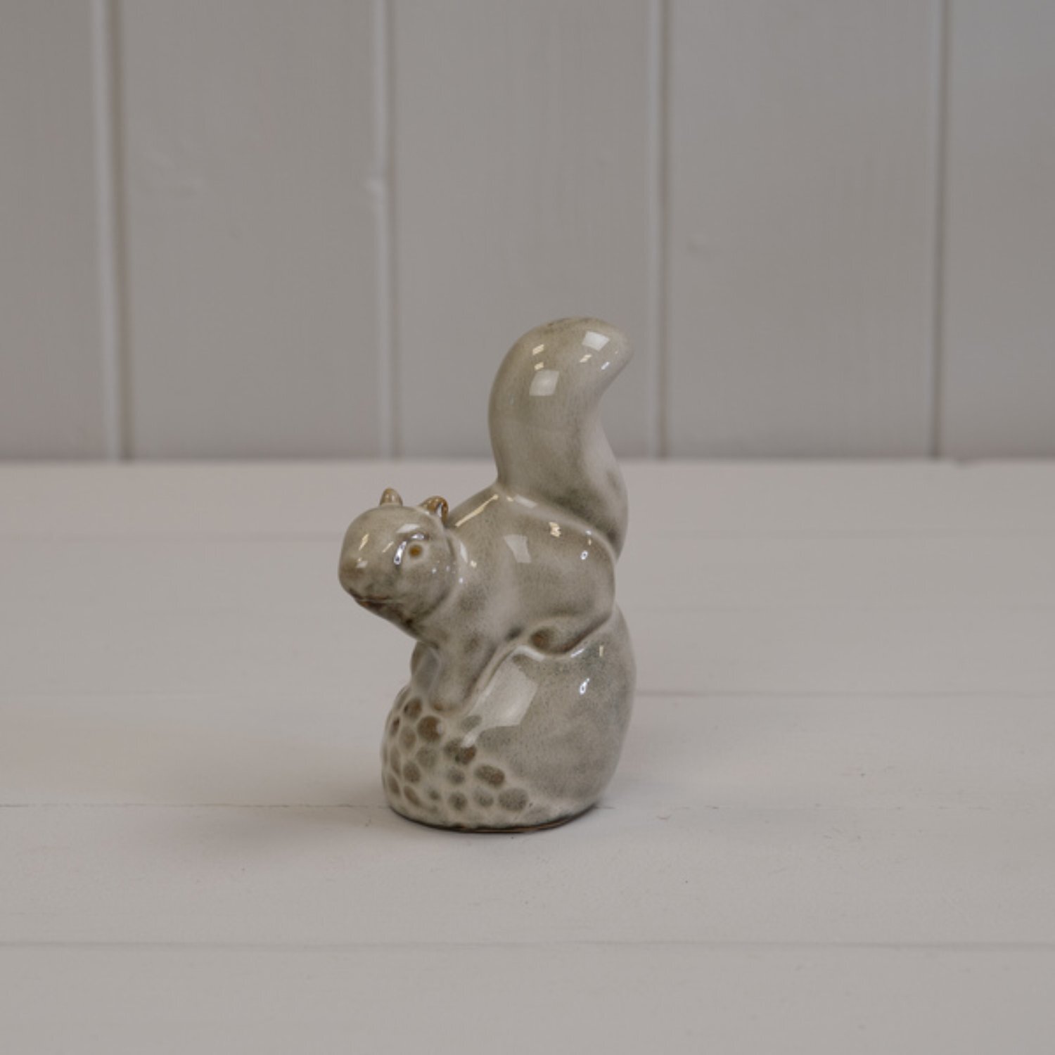Kdmd Unisex Beige Mottle Ceramic Squirrel Sitting On Acorn Decoration - Image 2