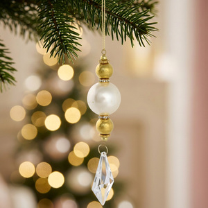 Hanging Pearl Droplet
