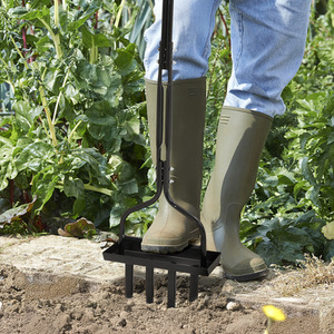 Lawn Aerator with Soil Core Storage Tray
