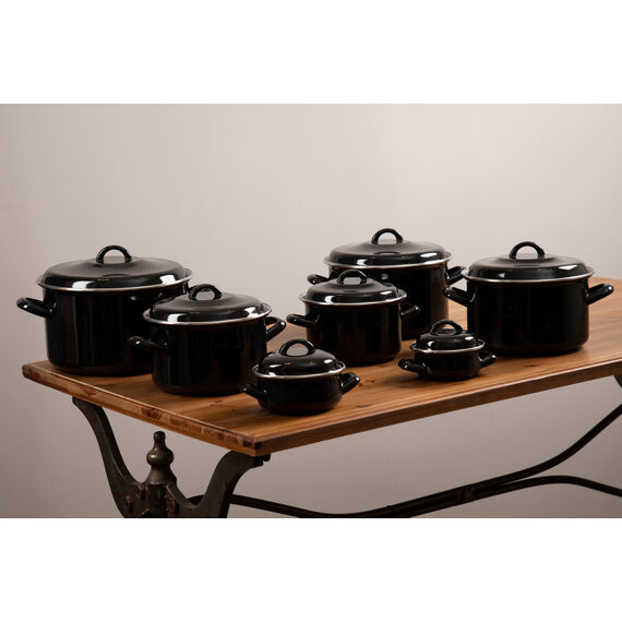Porter Black Enamel 18cm Casserole Dish