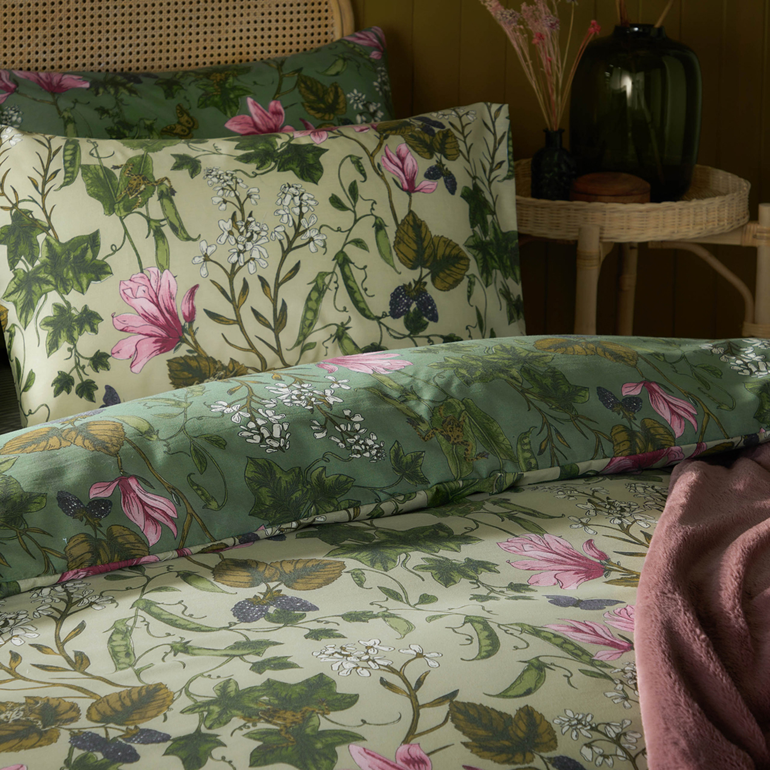 Mystic Berry Floral Reversible Duvet Cover Set - Green Single