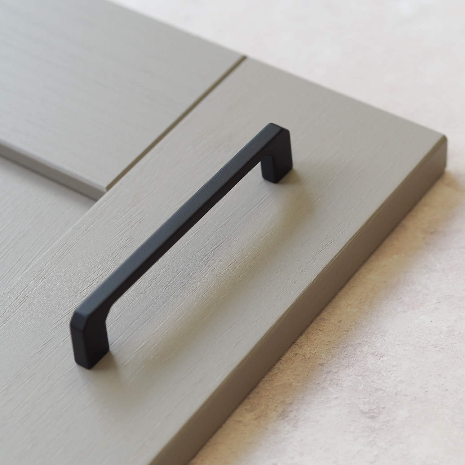 Handle & Home Angular Tapered End Squared D-Bar Handle - Matt Black / 128Mm