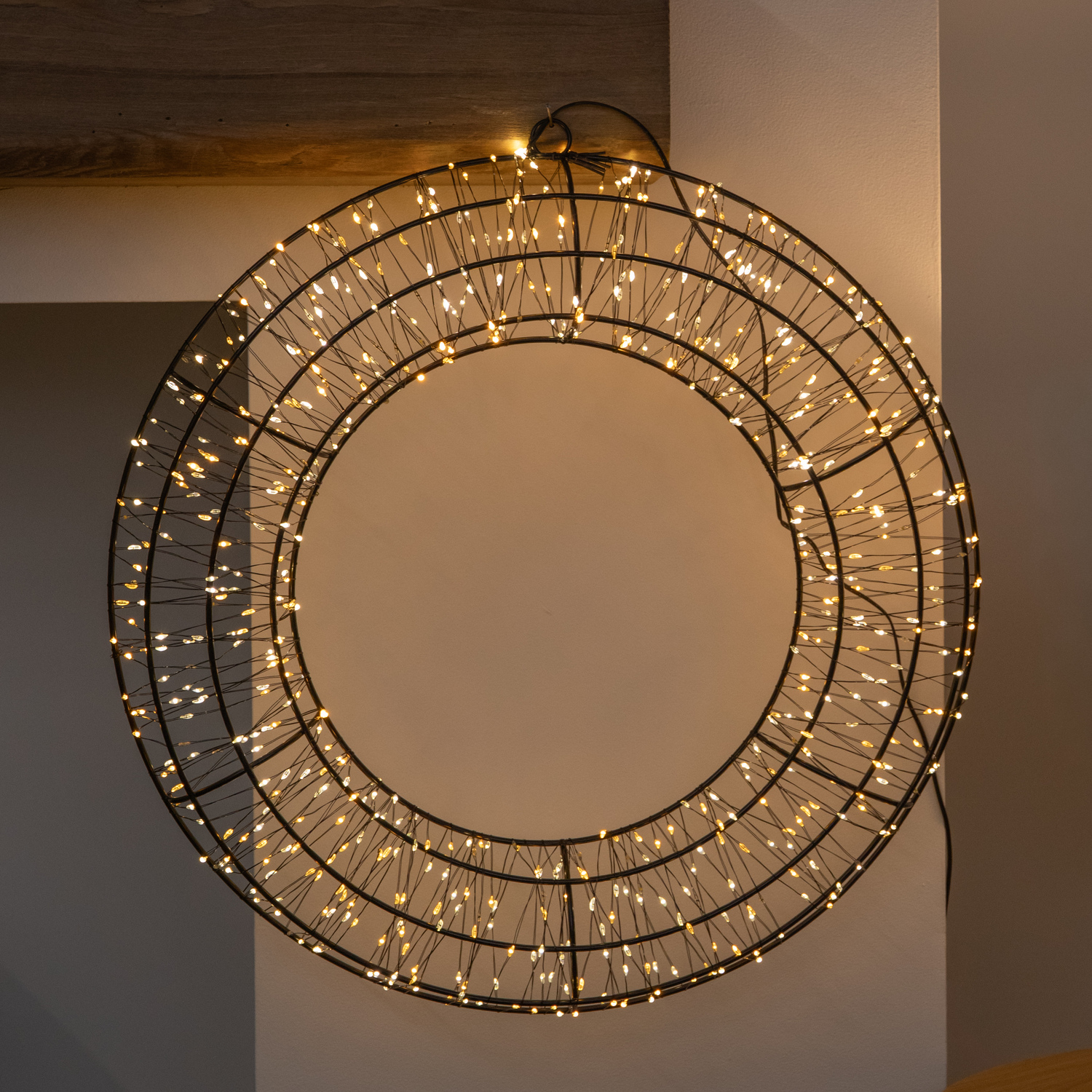 Samuel Alexander 50 Cm Light-Up 3D Metal Christmas Wreath With 720 Warm White Leds - Black