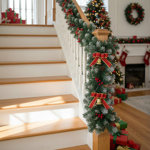 Livingandhome Pre-Lit Spruced Christmas Garland