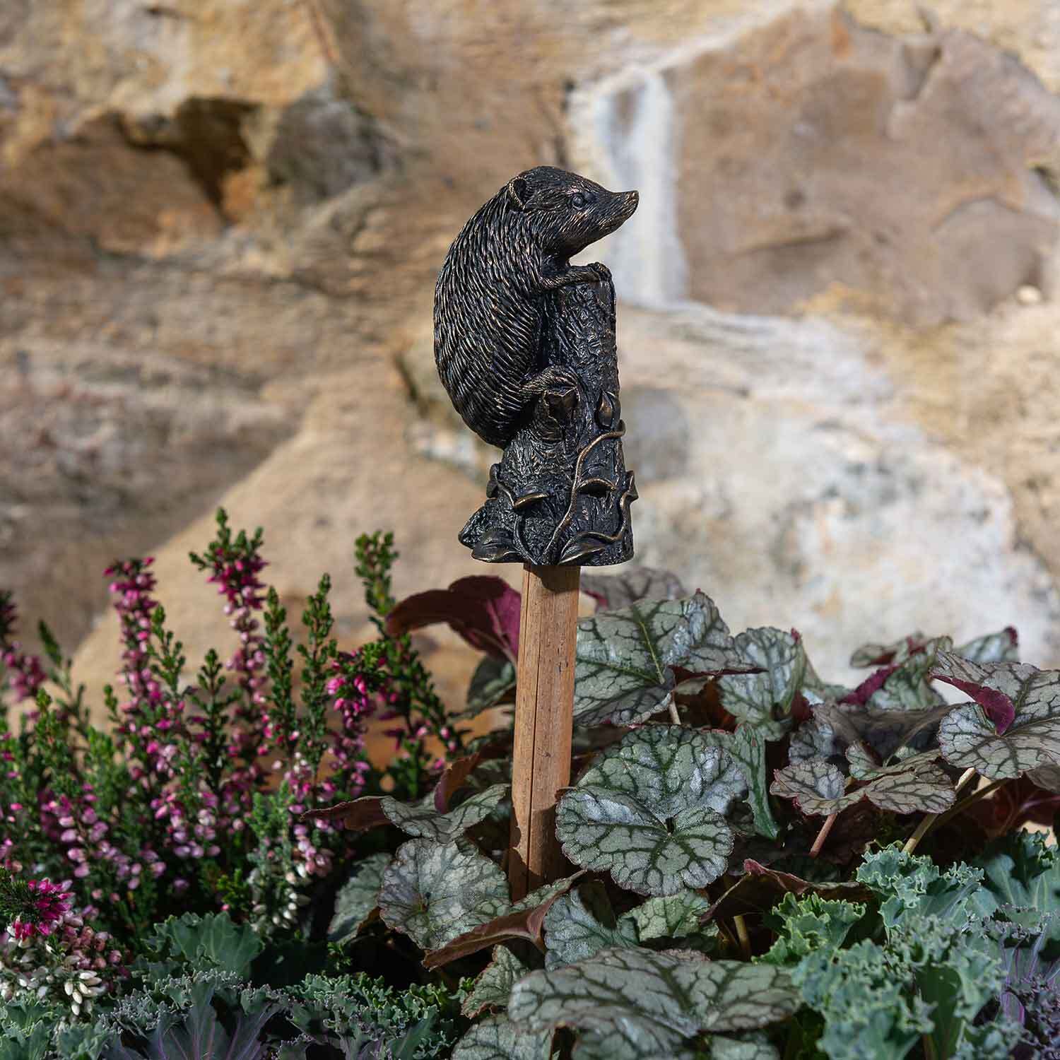Jardinopia Hedgehog Cane or Stake Topper Pot Buddy - L4.5 x W4 x H8 cm in Bronze
