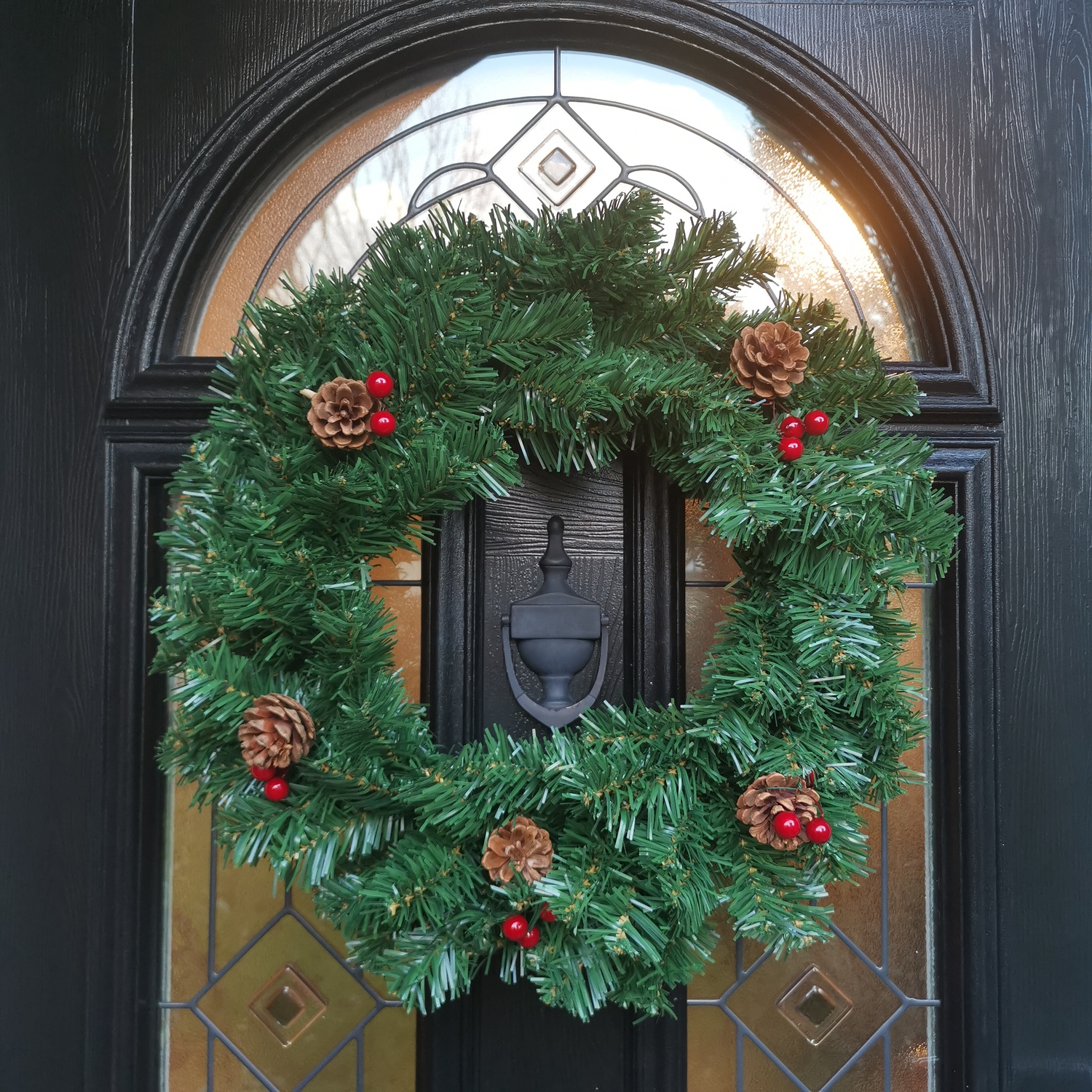 Samuel Alexander Premier Christmas Wreath With Festive Berry And Cones - Green