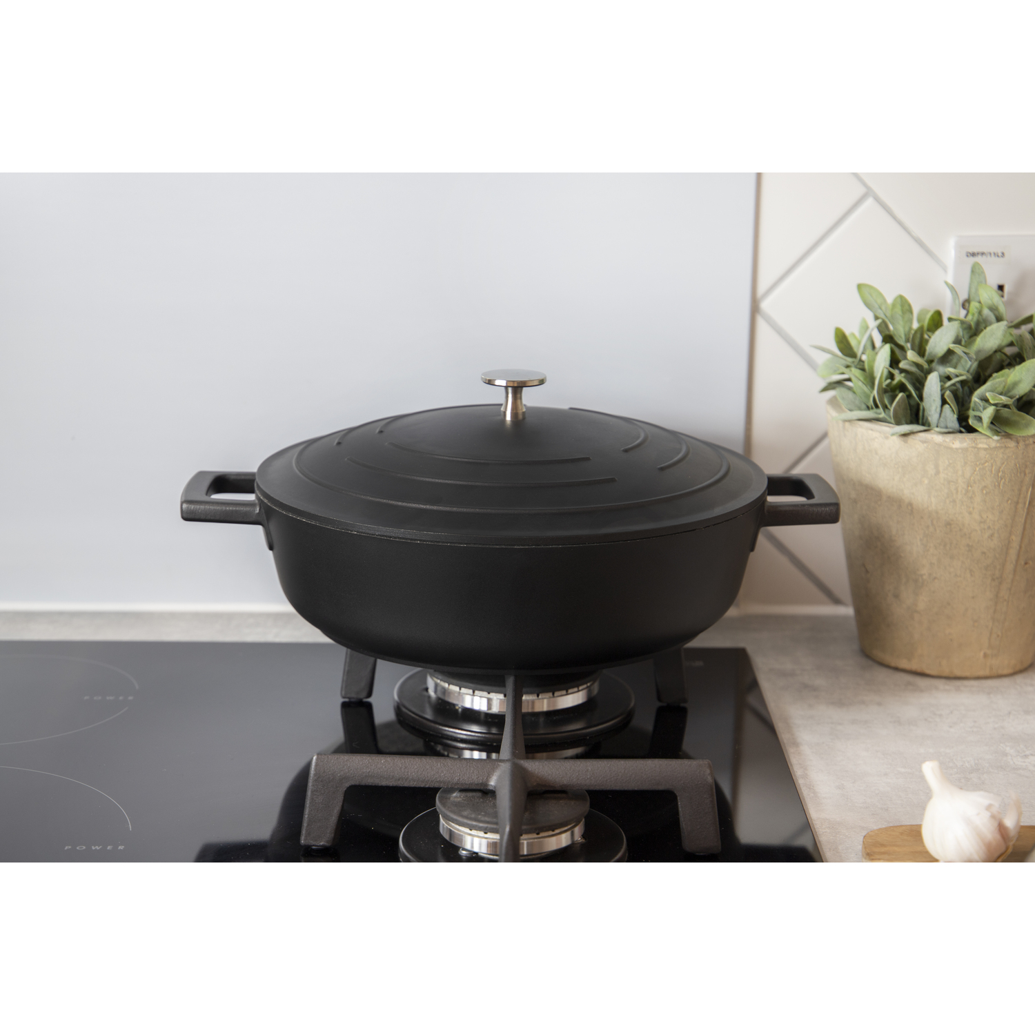 MasterClass Cast Aluminium 4L Shallow Casserole Dish with Lid - Black / 14cm