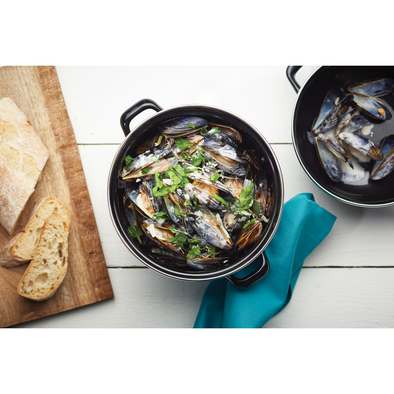 KitchenCraft World of Flavours Mediterranean Large Mussels Pot - Black