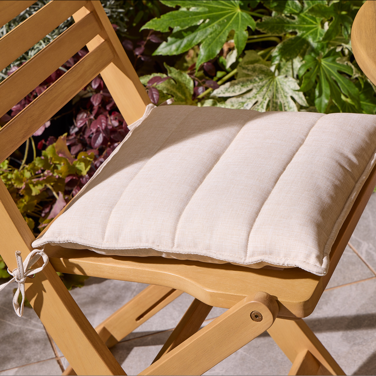 Rowlinson Ashdown Folding Round Dining Set - Natural 2