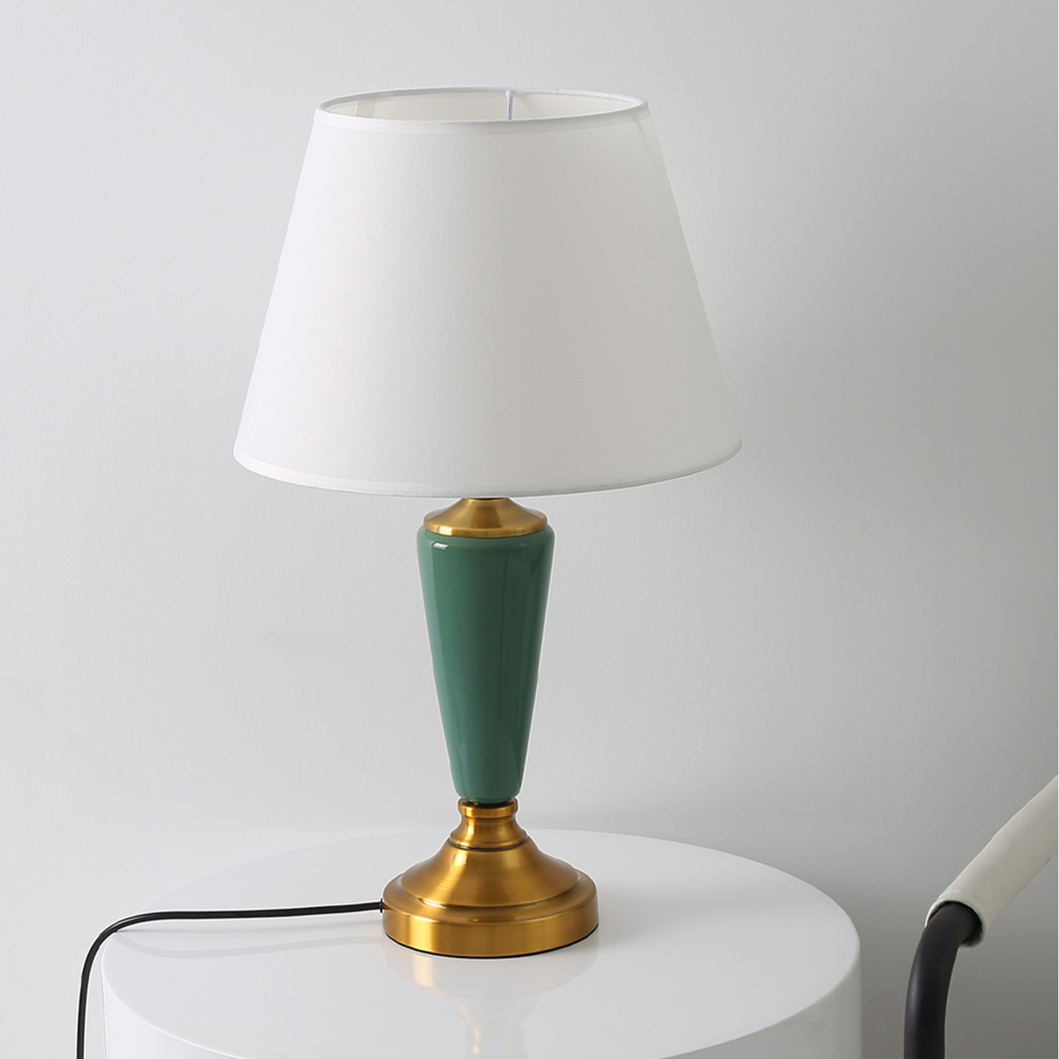 Elegant Ceramic Table Lamp For Bedside - Green