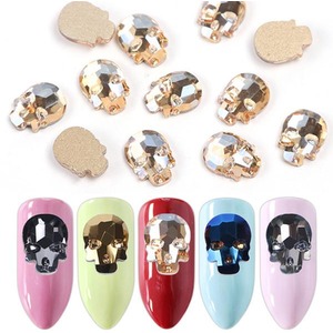 Cristallo Skull Nail Stones