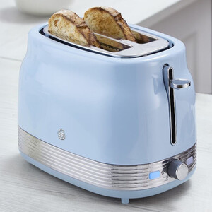 Retro Revive 2 Slice Toaster Chantilly Cream  Chrome Trim