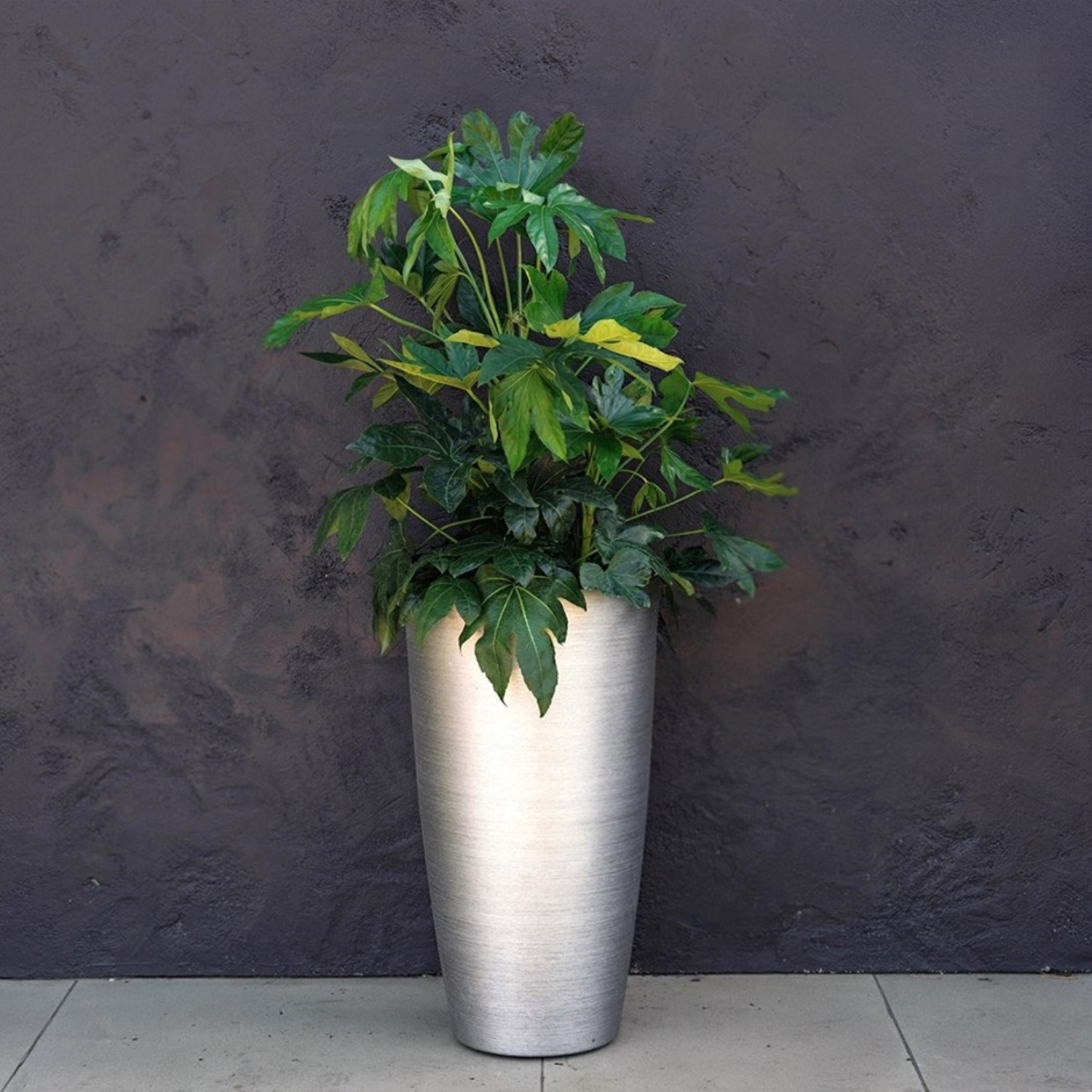 Primrose White Cement Round Planter Garden Patio Flower Pot Urn in Silver | Size: Large