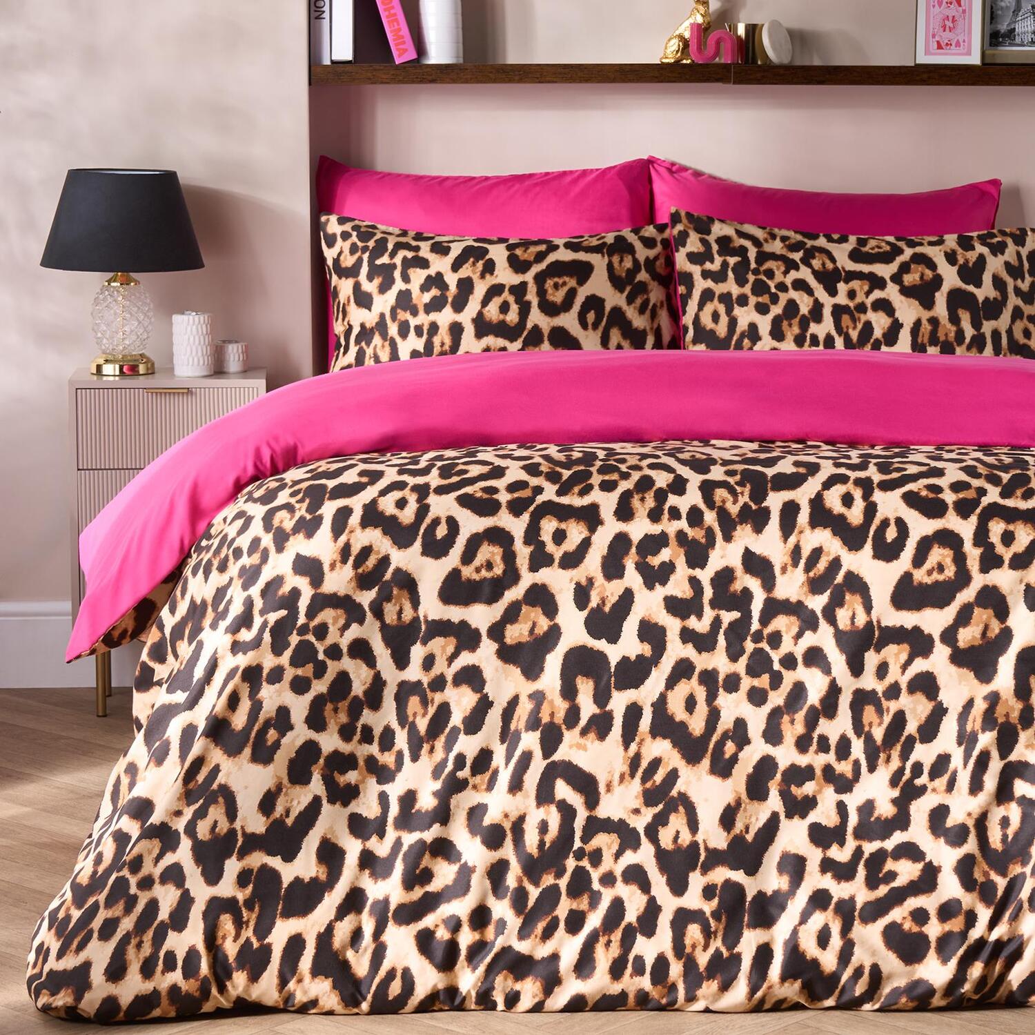 OHS Leopard Reversible Microfibre Duvet Cover Set with Pillowcase | Size: King