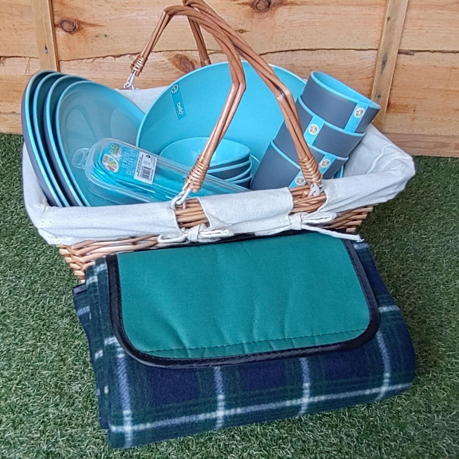 4 Person Picnic Hamper Basket Set