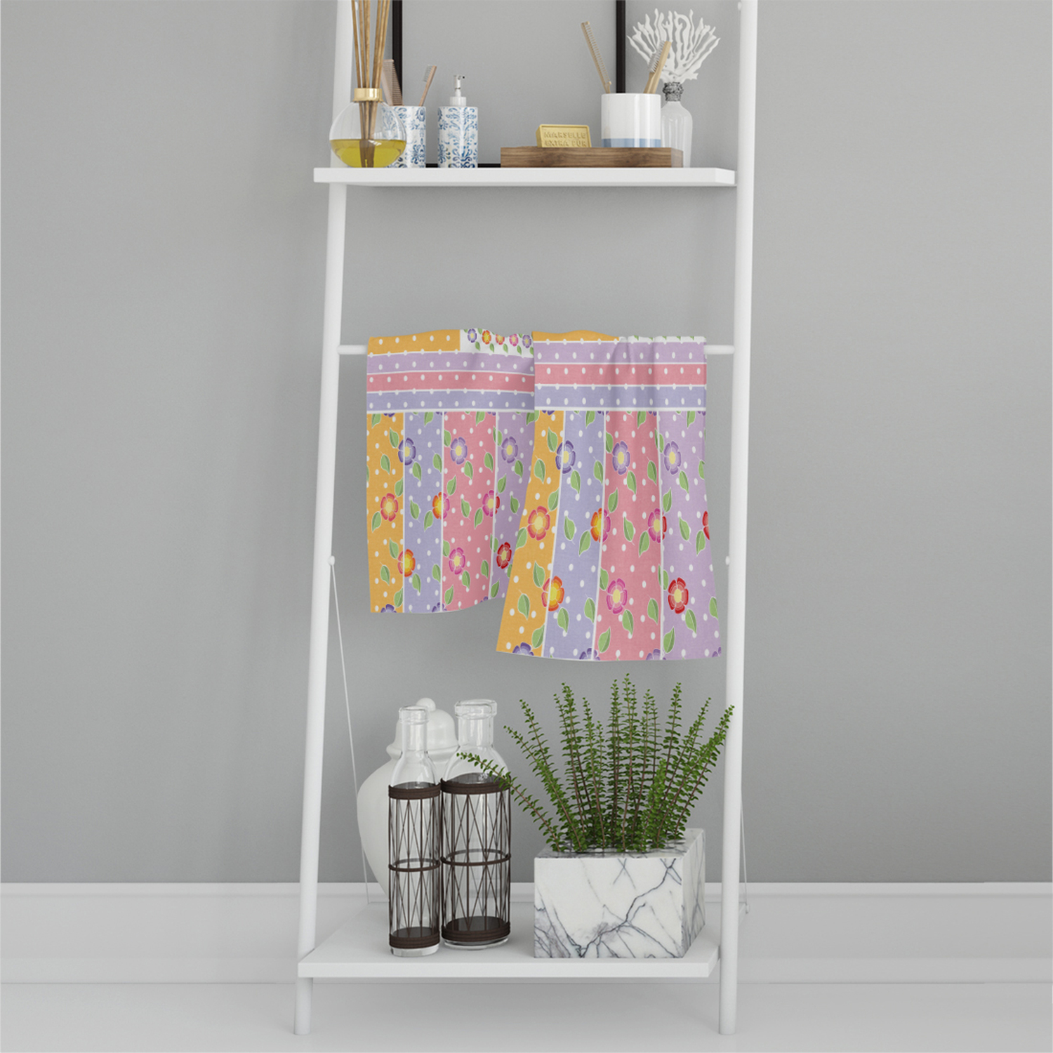 Bohemian Chic Ink Pattern With Boho Feathers Bath Towel - Pink