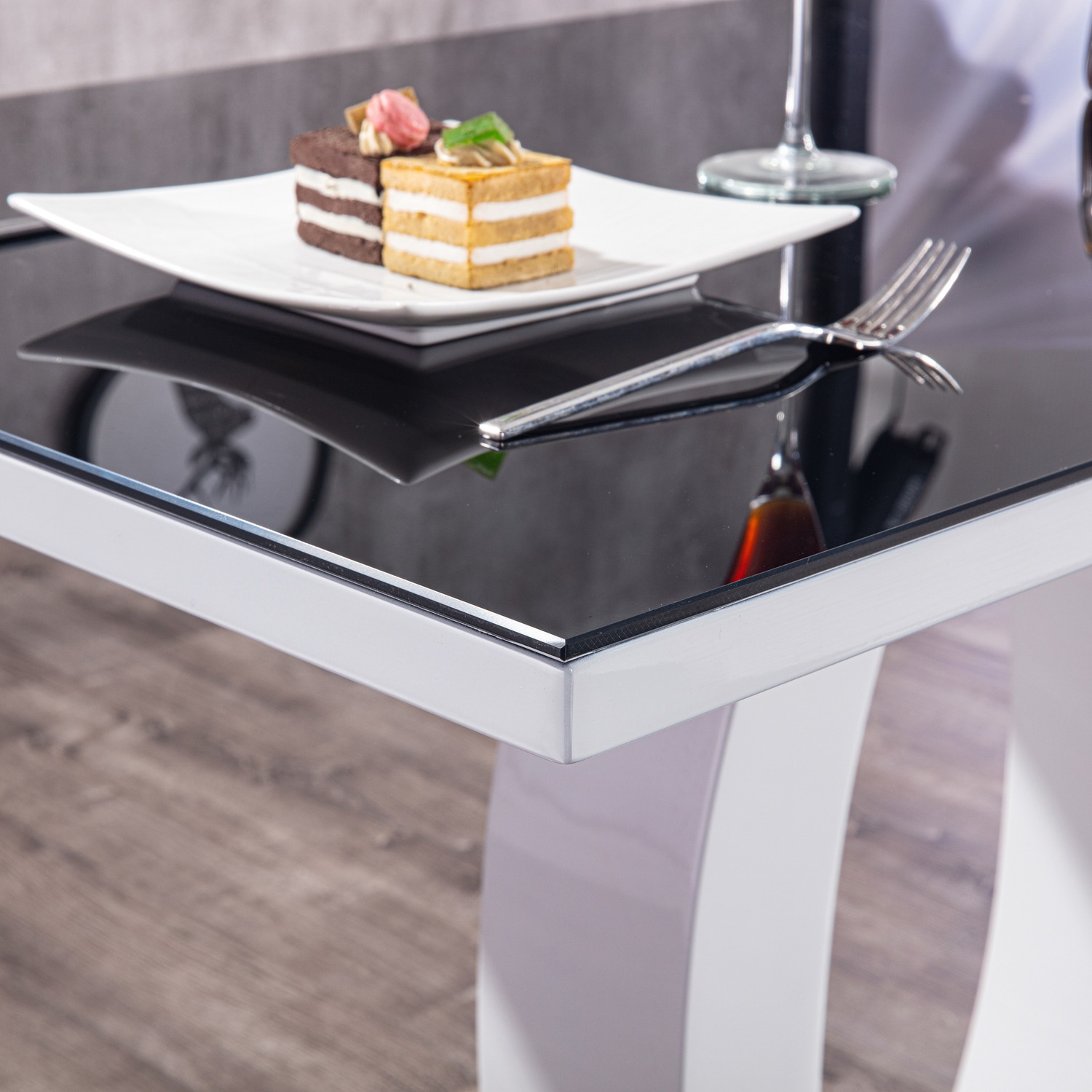 Giulia Tempered Glass Dining Table - White Gloss-black Glass