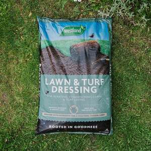 Westland Lawn and Turf Dressing - Multi-purpose top dressing, covers approx. 12.5 m²