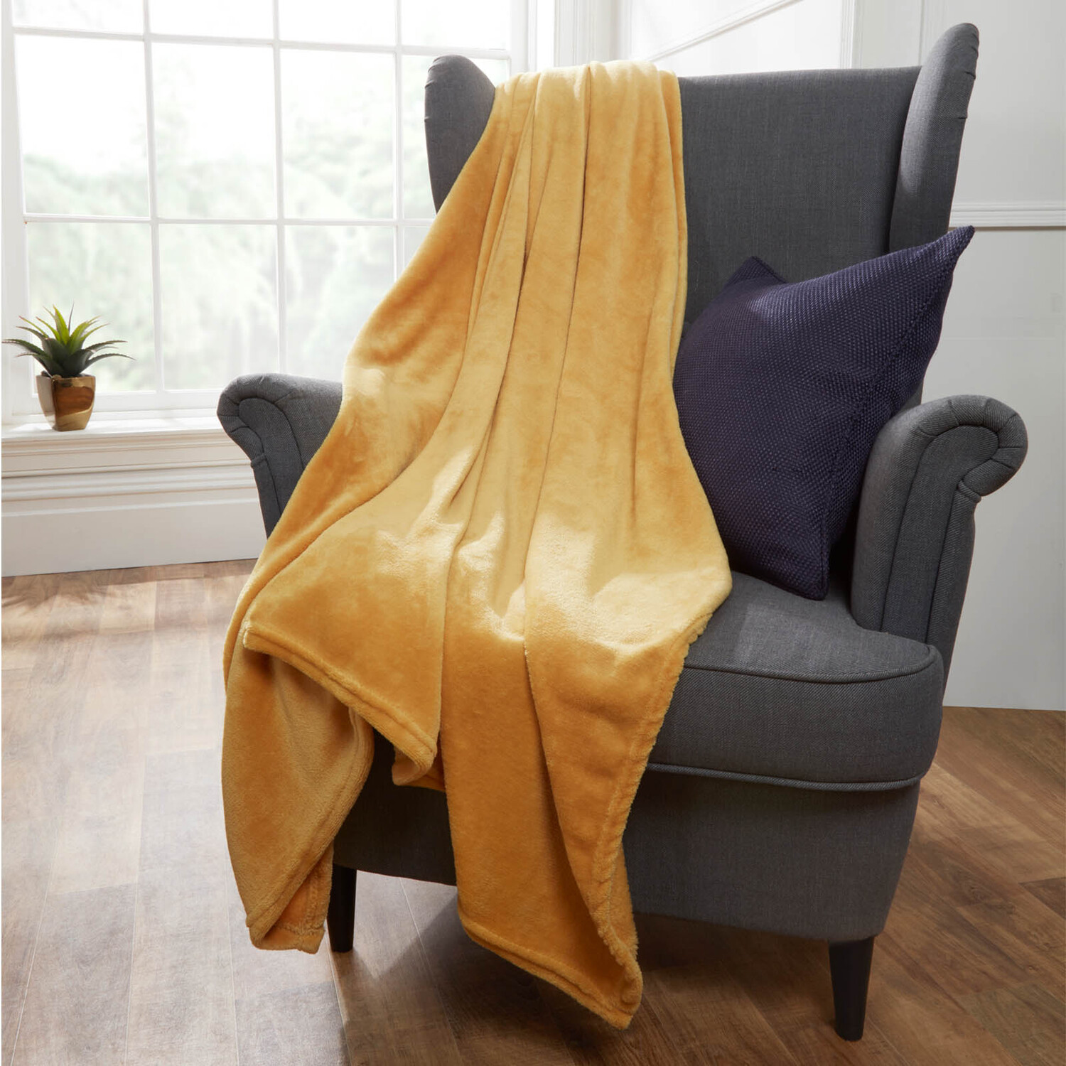 Super Soft Fleece Blanket - Yellow / 200cm / Medium - 150 x 200cm / Machine Wash at 30 degrees