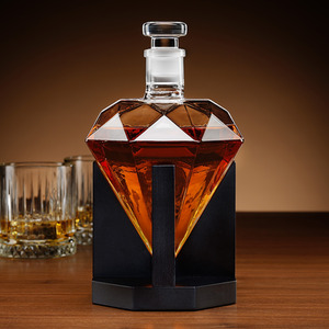 Connoisseur Creations Diamond Decanter 1L