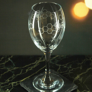 Engraved Set of 4 Pure Wine Bees Pattern Design