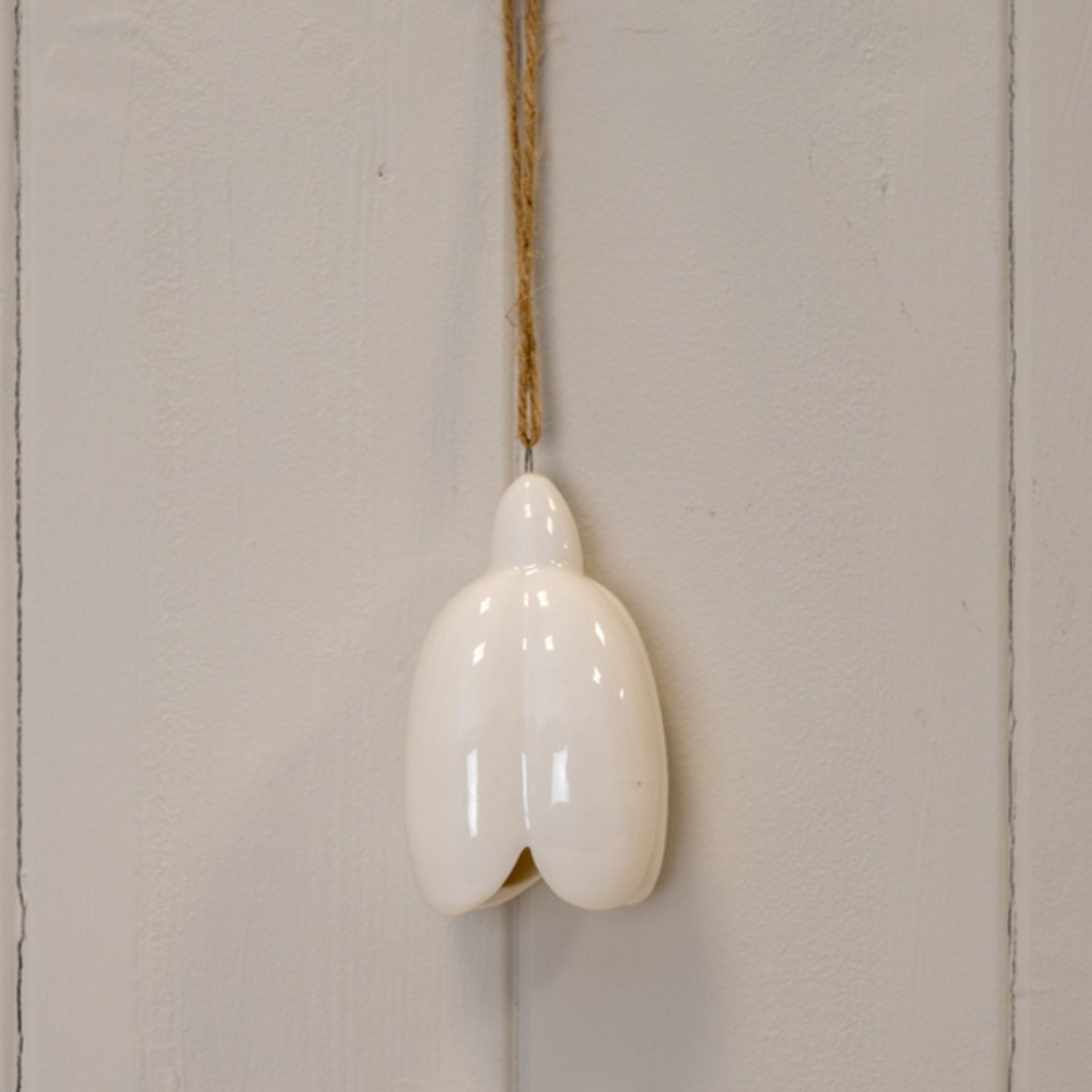 Kdmd Unisex White Ceramic Hanging Flower Decoration - Image 2