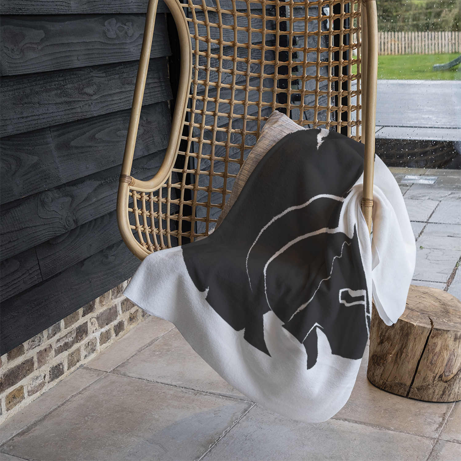 Roman Helmet Blanket - Black