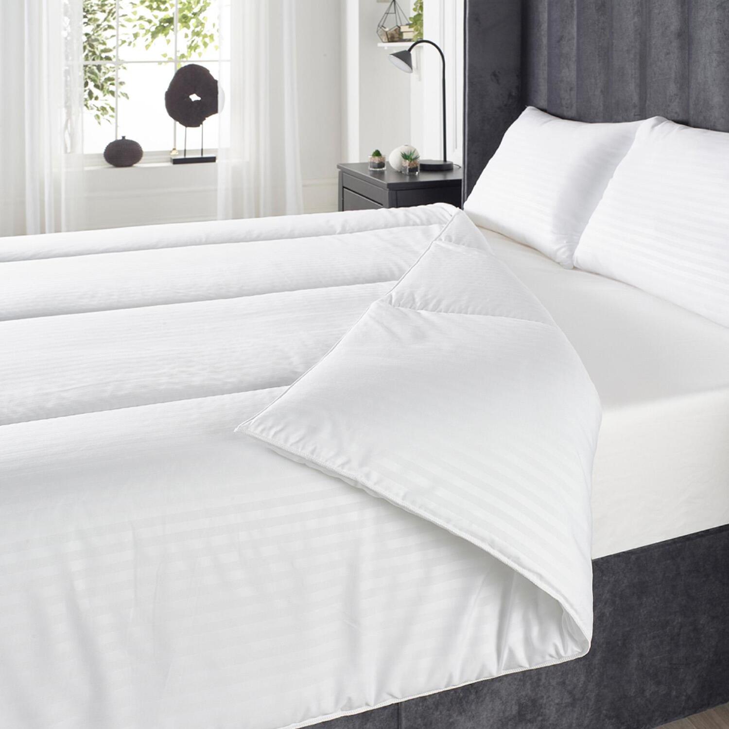 10 5 Tog Satin Stripe Duvet - White Single