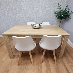 Dining Table and 4 White Tulip Chairs kitchen set of 4