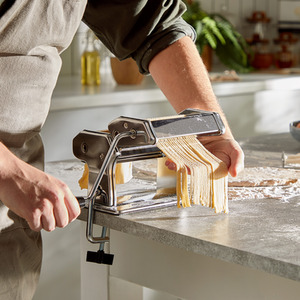 Manual Fresh Pasta Maker with 9 Thickness Settings