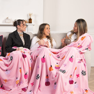 Bowtique Pumpkins Family Throw