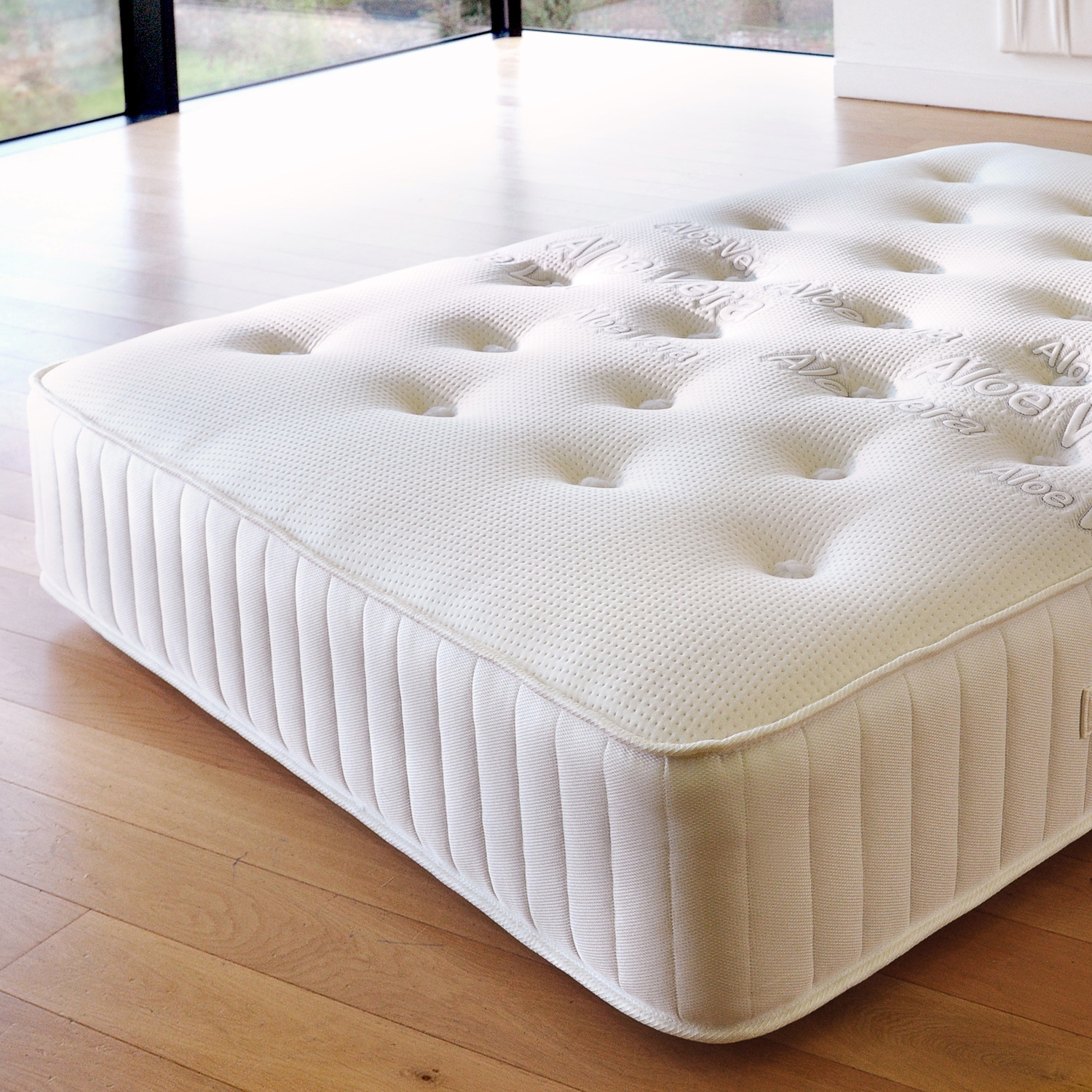 Aloe Vera Pocket Sprung Mattress - White King