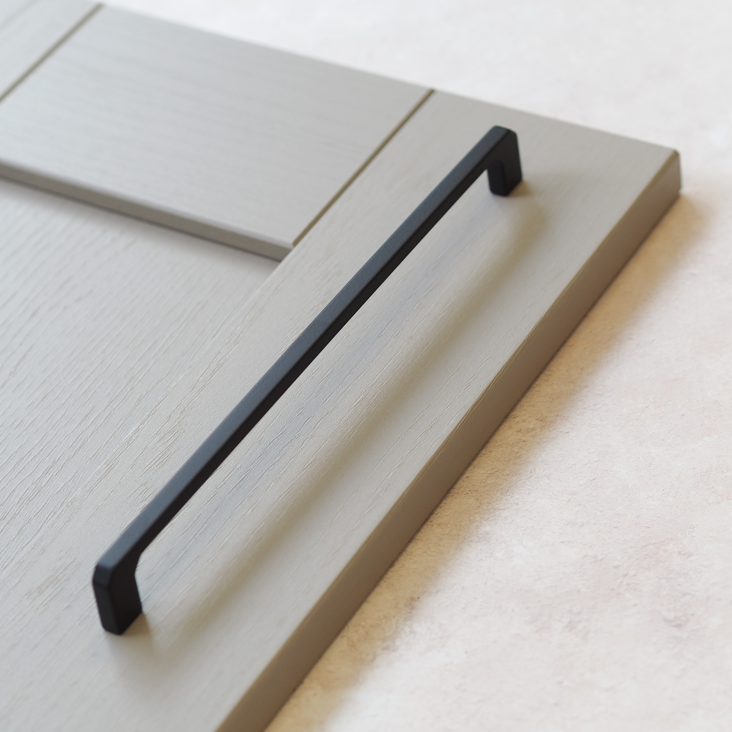 Handle & Home Angular Tapered End Squared D-Bar Handle - Matt Black / 256Mm