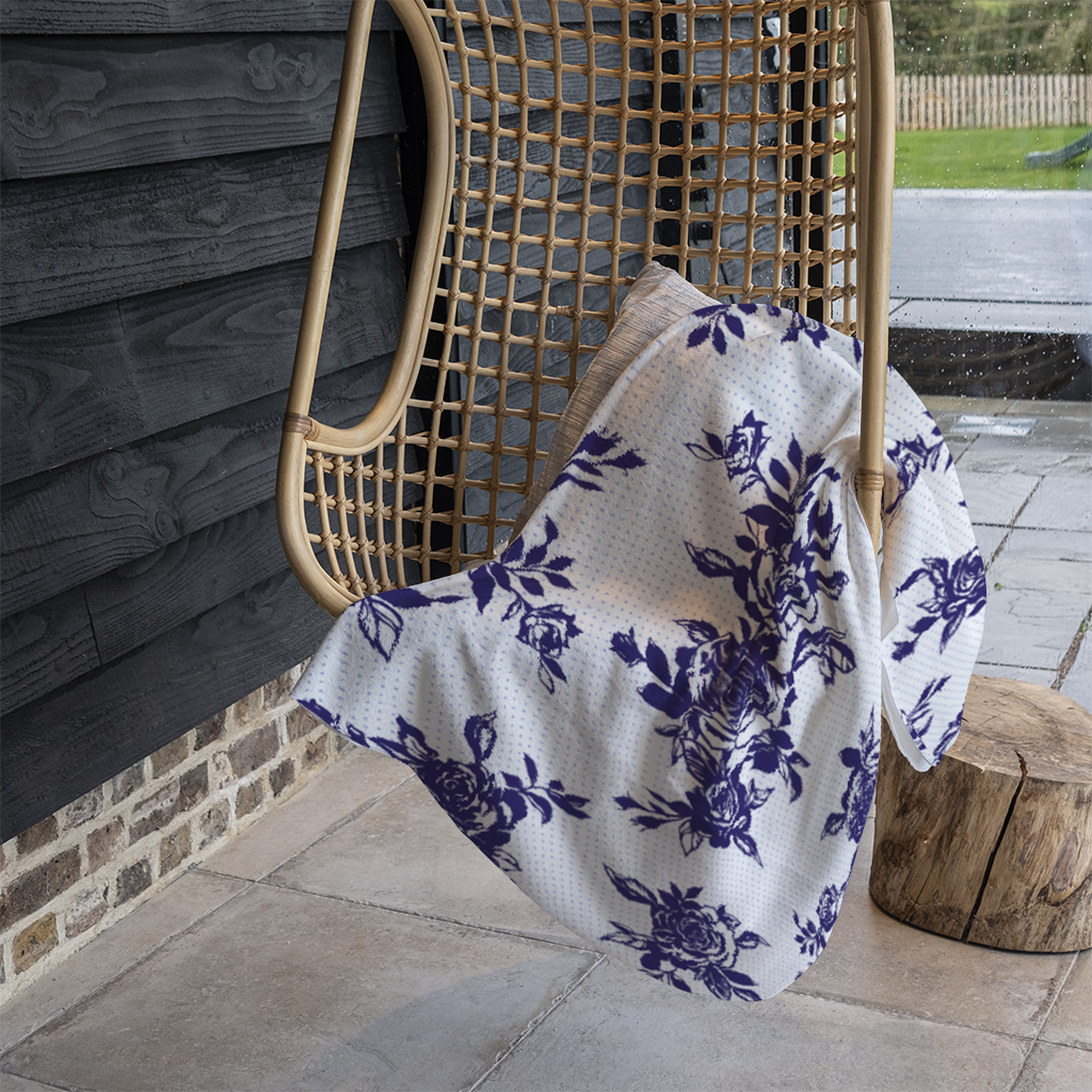 Roses Print On Polka Dots Blanket - Purple