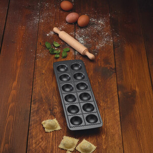 KitchenCraft World of Flavours Italian Non-Stick Ravioli Mould