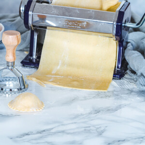 World of Flavours Stainless Steel Pasta Maker -Blue -2.49kg