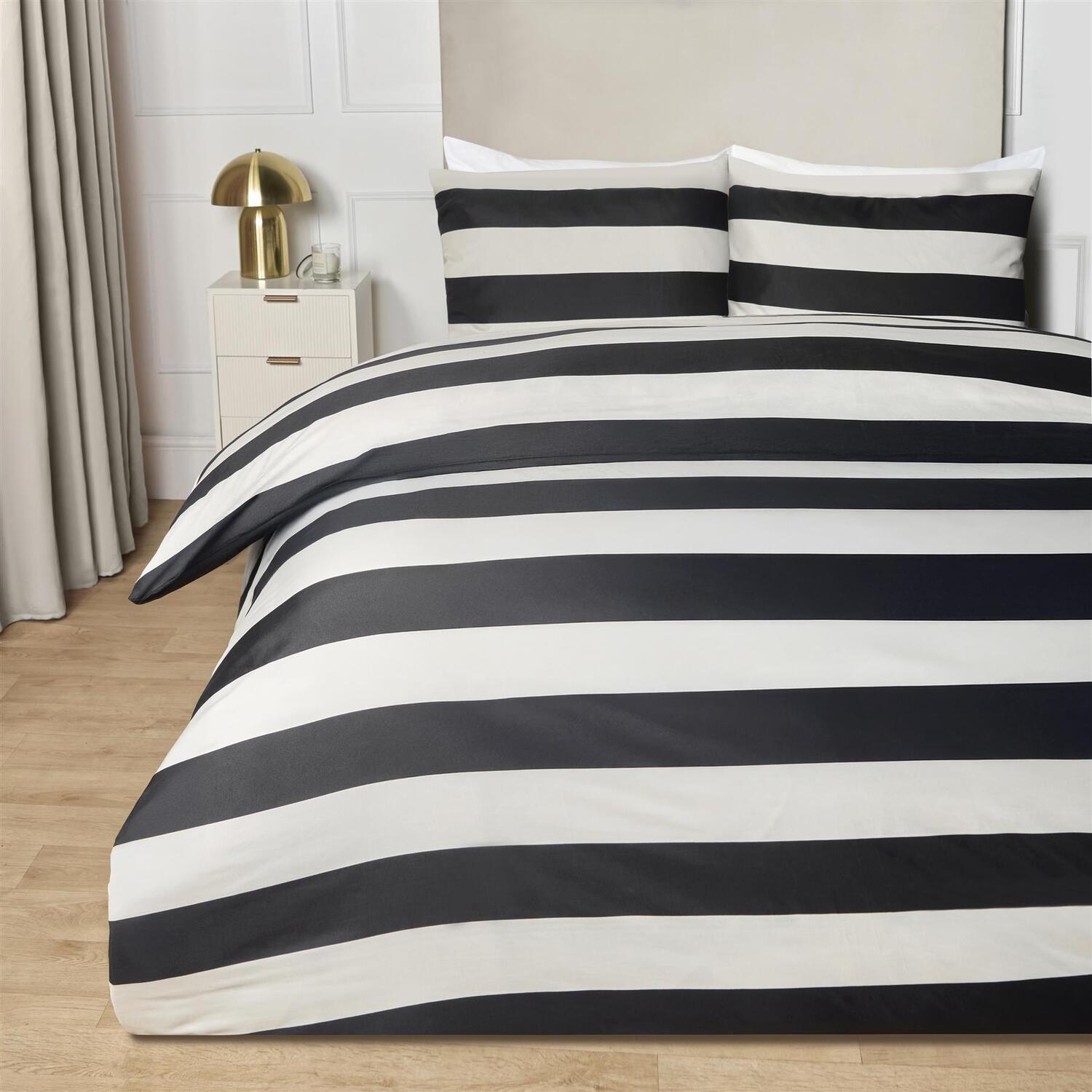 OHS Monochrome Stripe Duvet Cover with Pillowcase Bedding Set in Off-White | Size: King