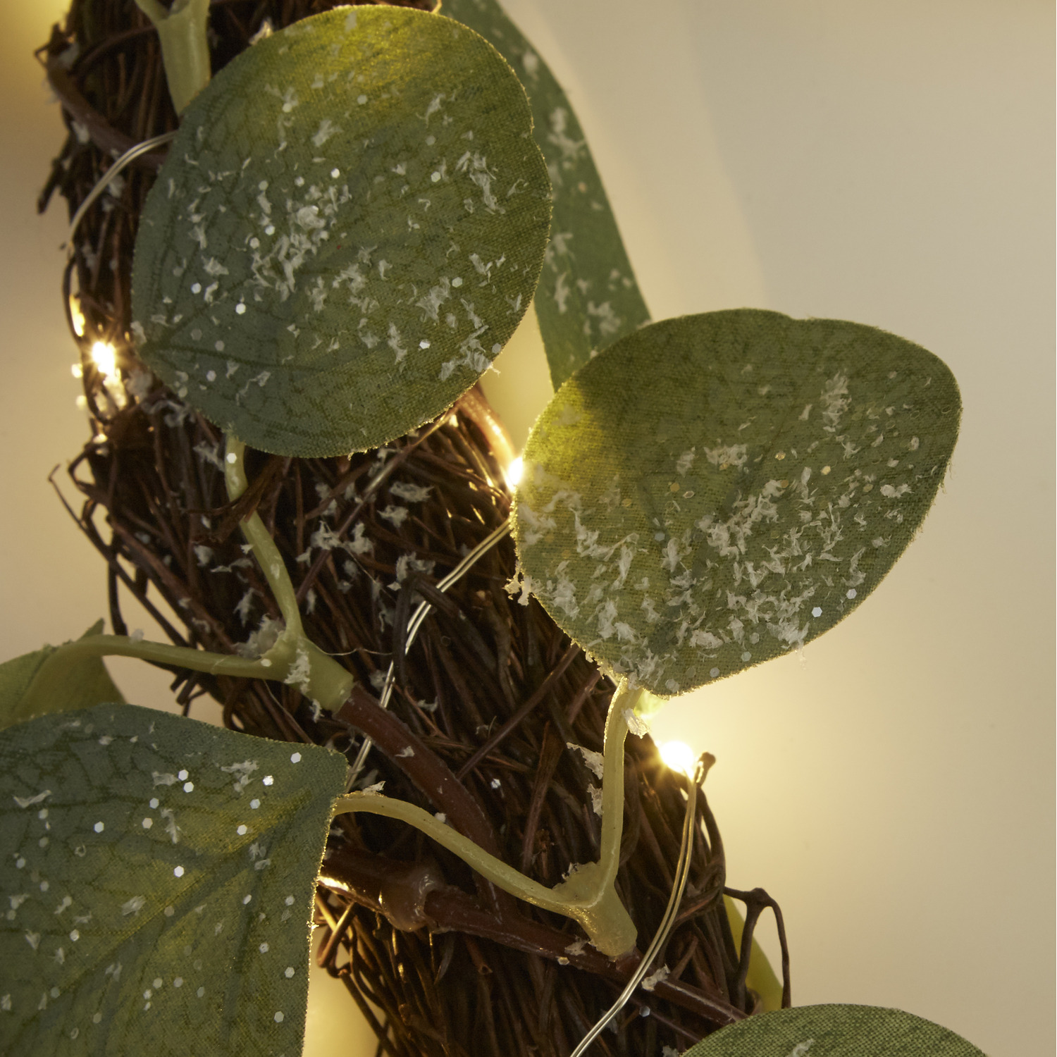 Solar Rattan Heart RATTAN HEART WITH LEAF
