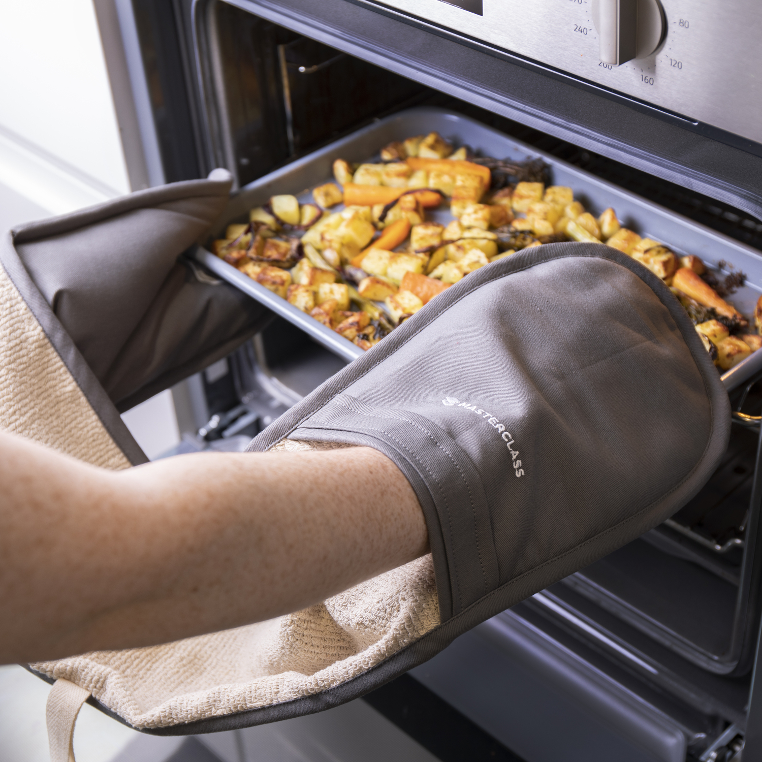 Susel & Co Brace Double Oven Gloves main image 1
