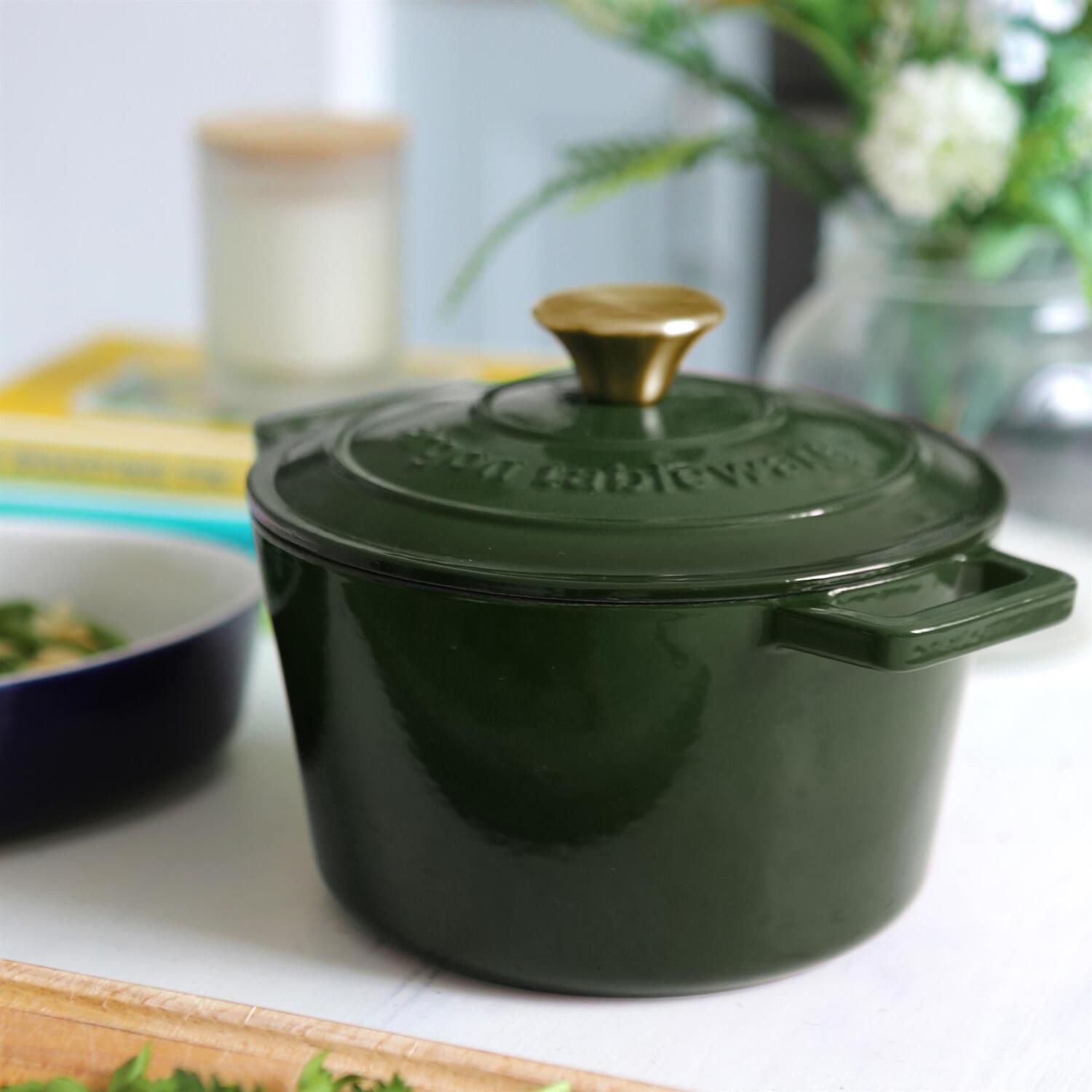 Image of 2.8L Round Cast Iron Casserole Dish&hellip;