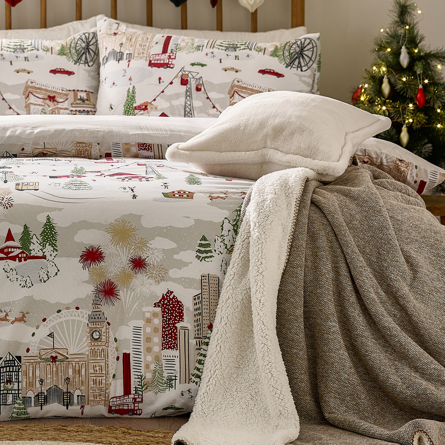 Joy To All Printed Duvet Cover Set Super King - Snow Berry