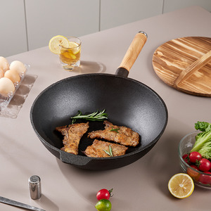 Round Cast Iron Frying Pan with Wood Lid