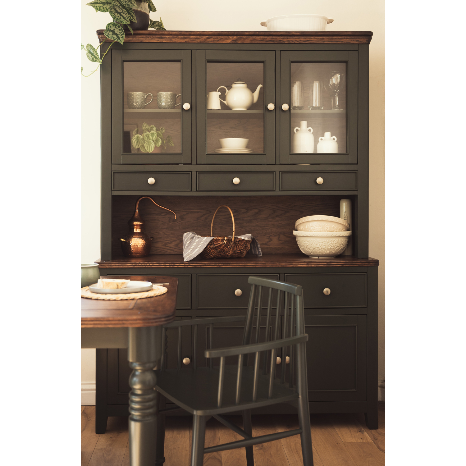 Rackhams Green Queensbury Large Triple Dresser, Three Door Display Cabinet With Oak Top - Bottle - Image 3
