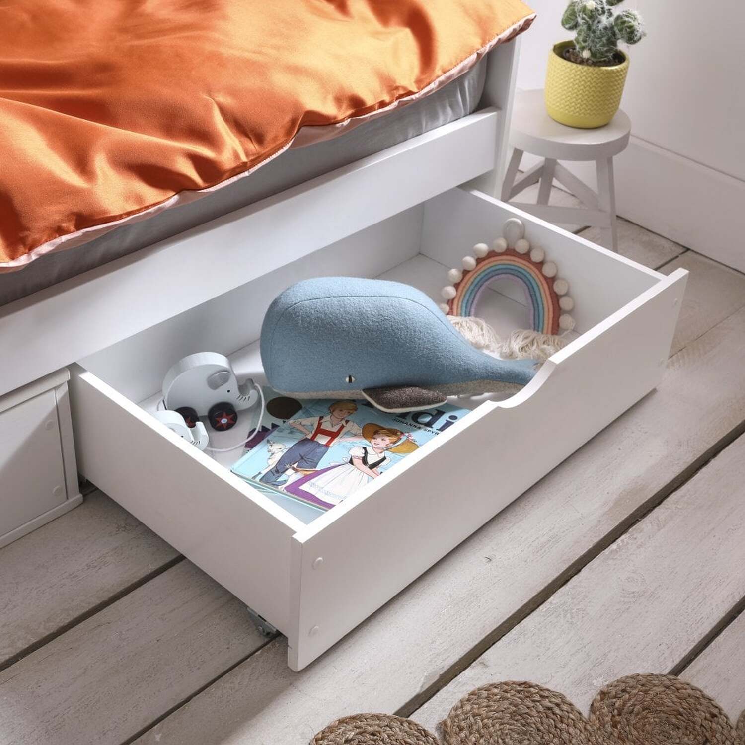Hove Day Bed With Pull Out Storage Drawers - White